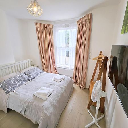 Two Bedroom Flat With Private Patio In Battersea Londres Exterior foto