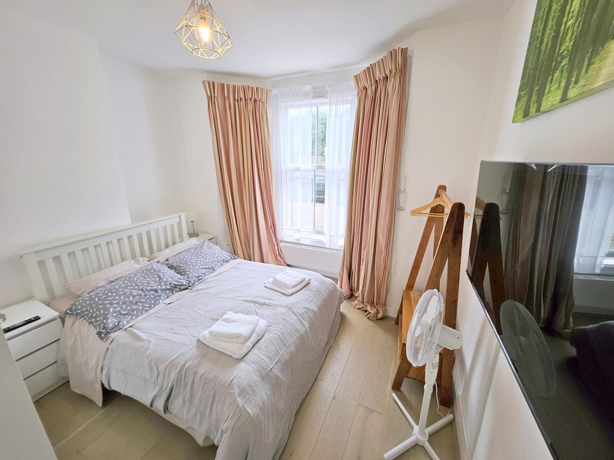 Two Bedroom Flat With Private Patio In Battersea Londres Exterior foto